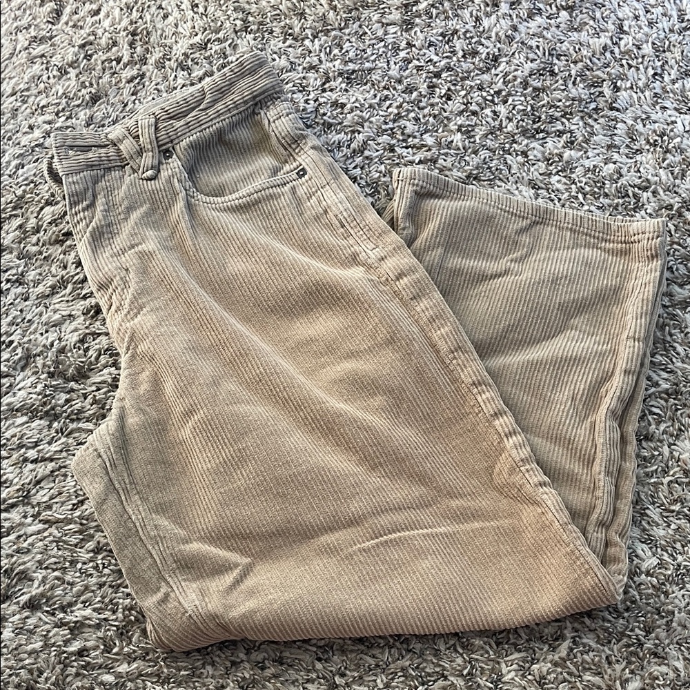 Volcom Boys Billow Tapered (loose tapered) Corduroy Pants. Like new condition!